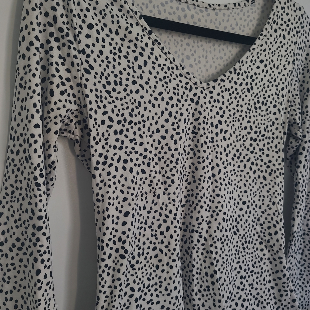 Women's Black and White Polka Dot Top - Picture 3 of 4